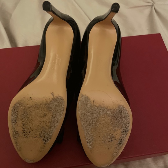 Salvatore Ferragamo Rilly patent bow pump size 6 - Picture 5 of 7
